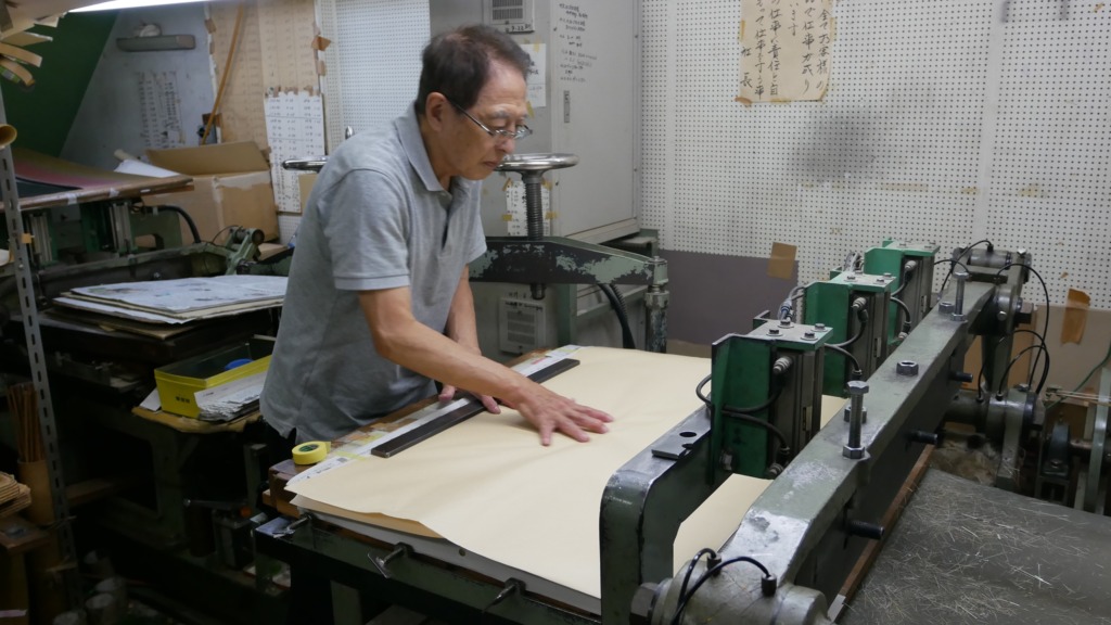 西陣織の超高級品　引箔の最終工程｜有限会社竹内切断所　西陣織 引箔 裁断 工程