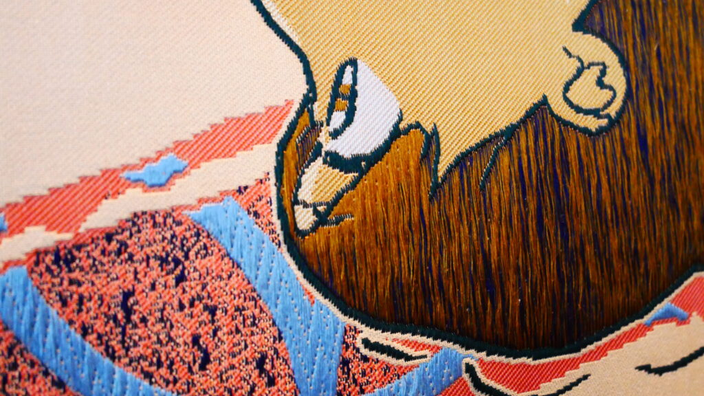 「MANGA×西陣織金襴絵箔 順引き模様引箔『ひゅらん。』」長髪のあやめのアップ