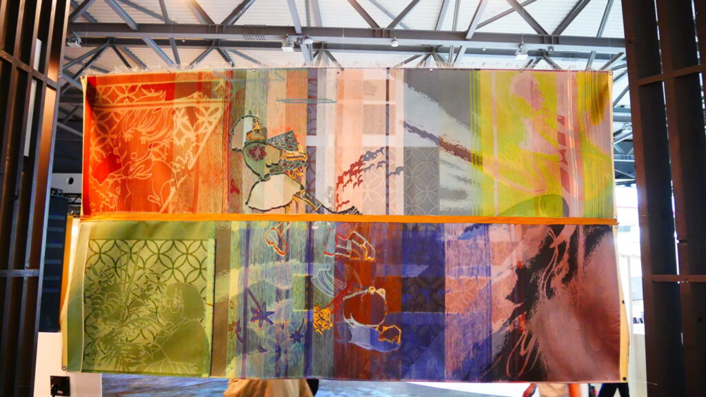 「MANGA×西陣織金襴絵箔 順引き模様引箔『ひゅらん。』」タペストリーの裏側