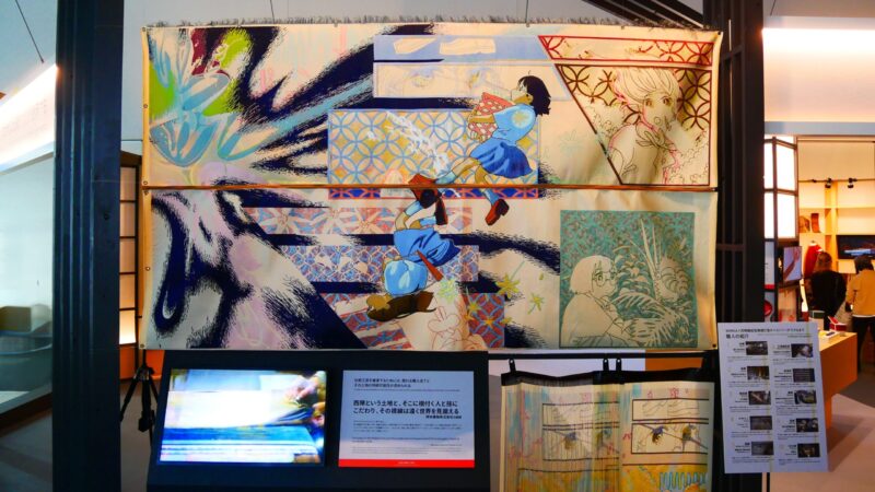 万博未来航路搬入日展示完了の西陣織のタペストリー