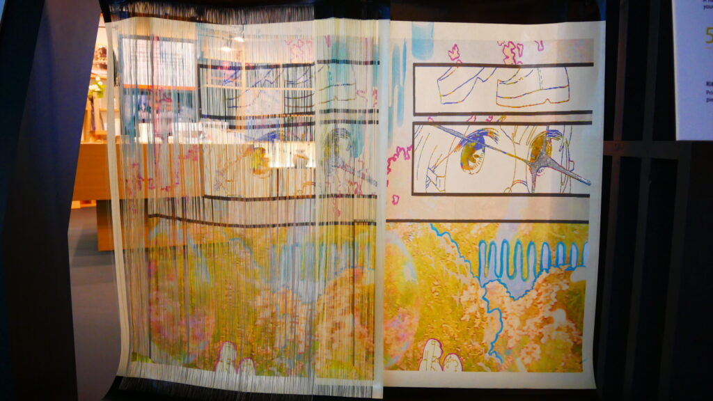 「MANGA×西陣織金襴絵箔 順引き模様引箔『ひゅらん。』」　引箔の比較　裁断前と裁断後