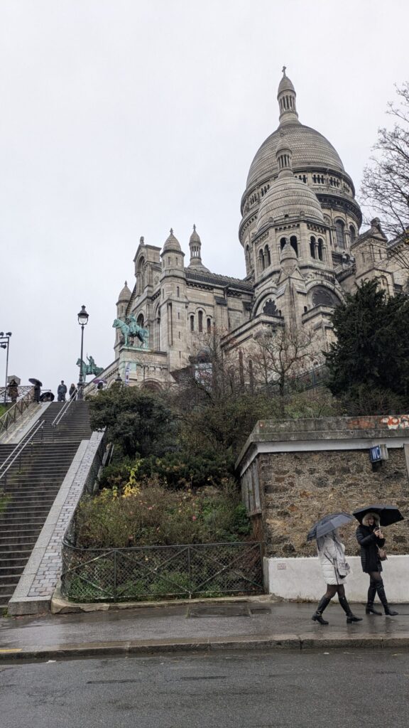 サクレクール寺院への階段