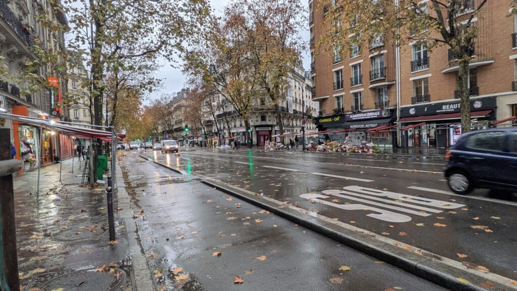 クリニャンクールの蚤の市が店じまいしてしまい露店の枠だけになっている写真